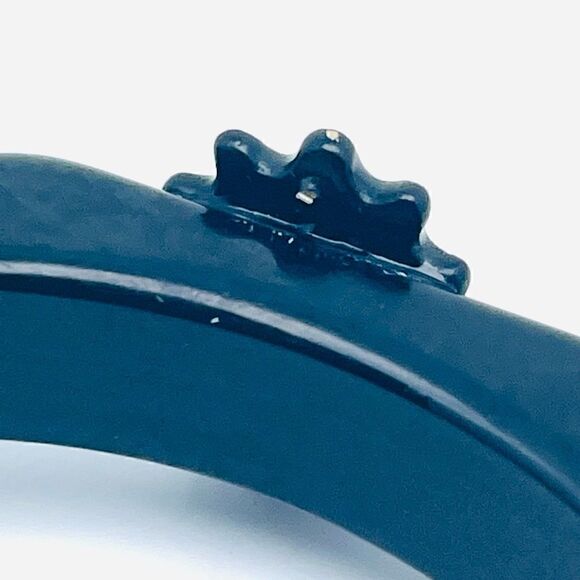 Set of Vintage Black Bakelite Mourning Bangle Bracelets with Cameo Accents - Picture 12 of 16